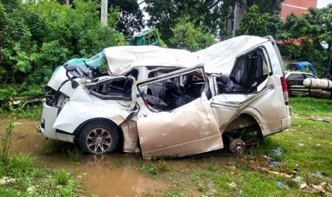 নরসিংদীর শিবপুরে ট্রাক ও মাইক্রোবাসের মুখোমুখি সংঘর্ষে নিহত ৭