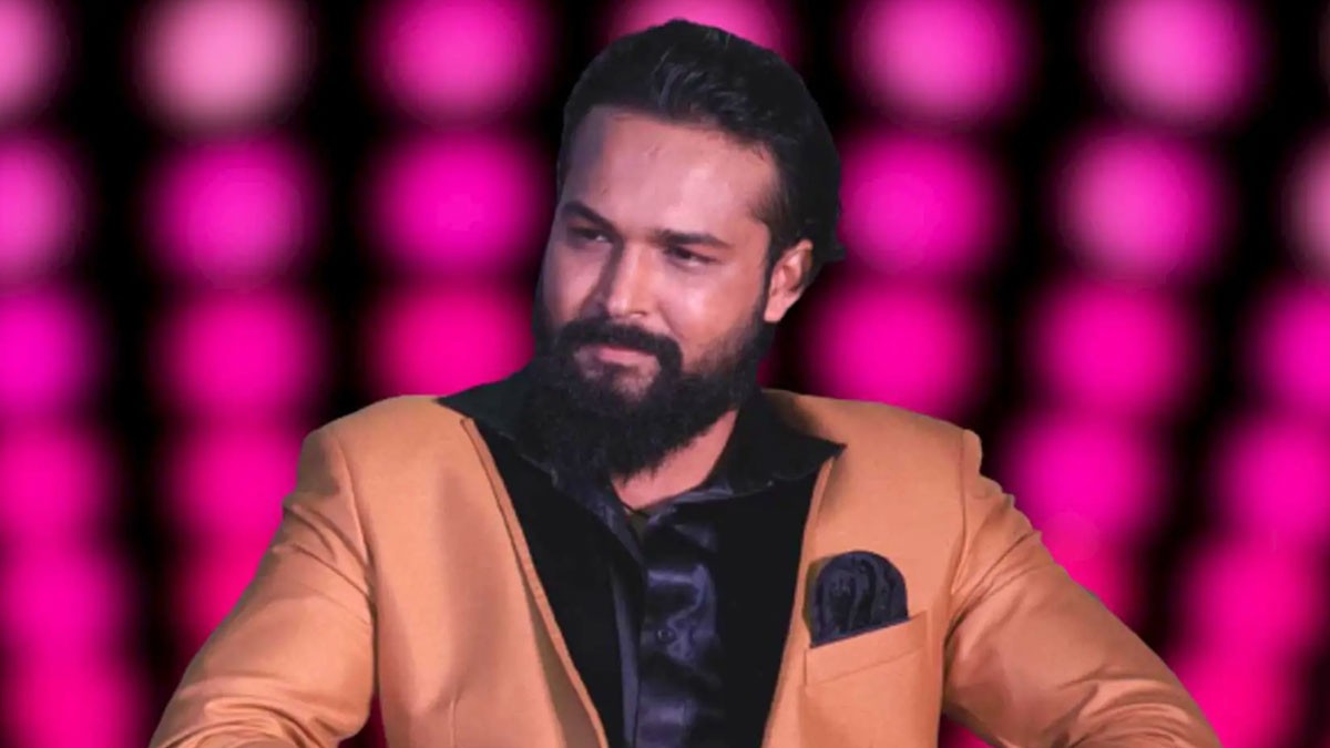 জন্মদিনে আদরের ‘লিপস্টিক’