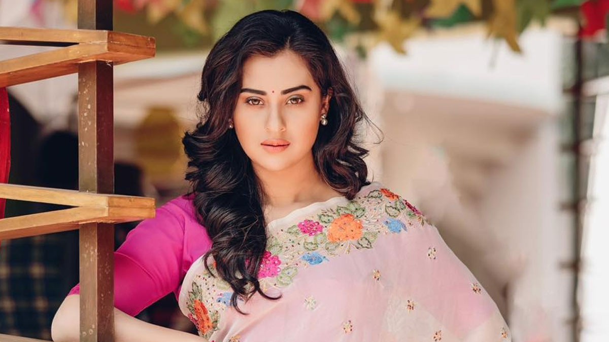 ‘ঘাড় ধাক্কা’র বিষয়ে যা বললেন বুবলী