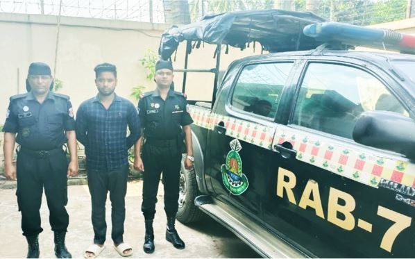 কুমিল্লায় ইয়াবা ও গাঁজাসহ আটক ৩