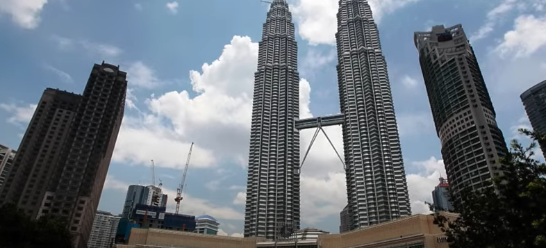 মাহাথির মোহাম্মদের কারণে যেভাবে গ্রেফতার হয়েছিলেন আনোয়ার ইব্রাহিম